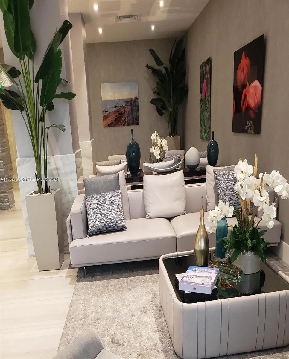 2301 S Ocean Dr # 1906, Hollywood FL 33019