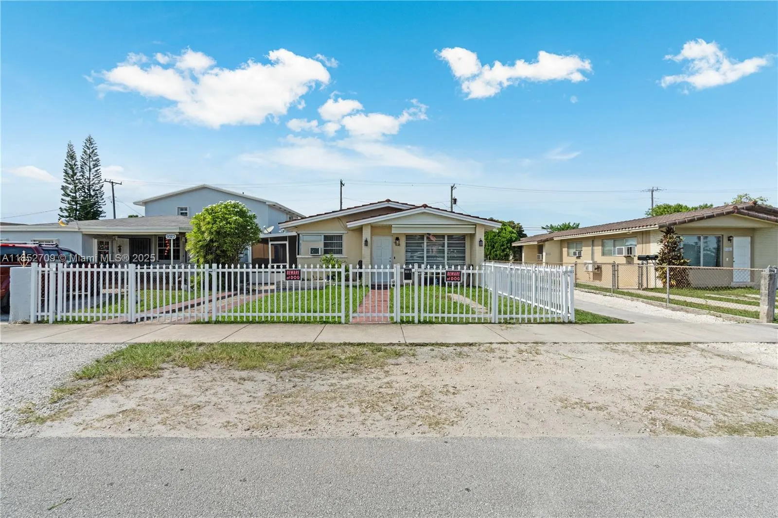 9311 SW 37th St, Miami FL 33165