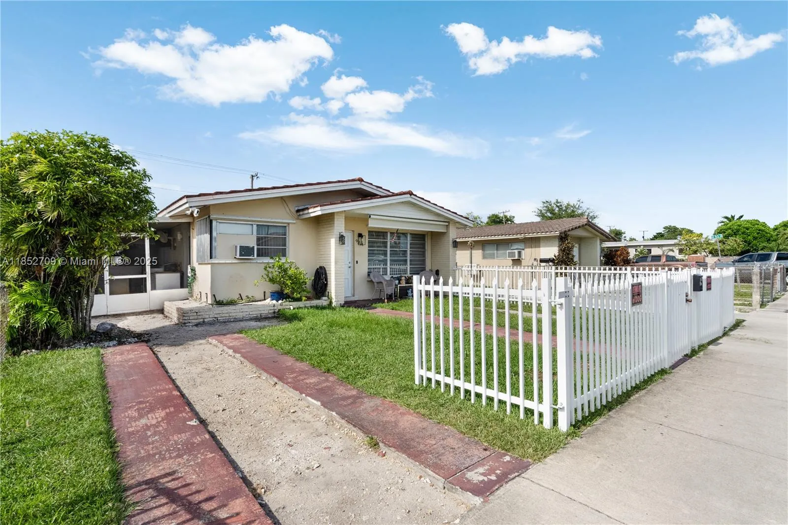 9311 SW 37th St, Miami FL 33165