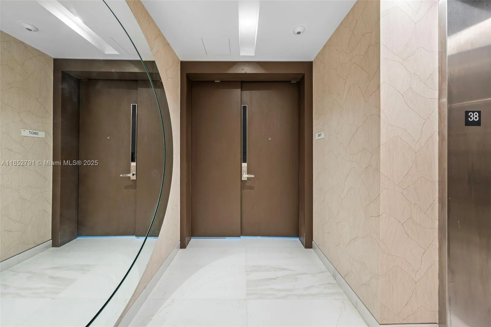 300 Biscayne Boulevard Way # 3807W, Miami FL 33131