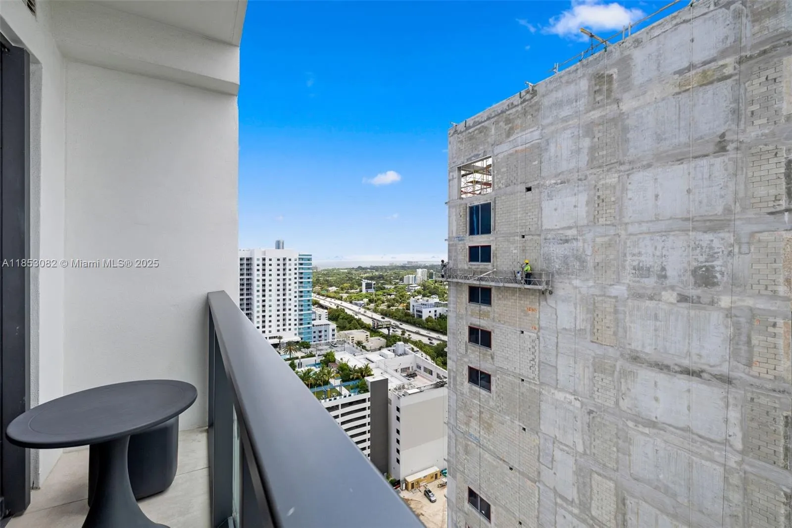 239 SW 9th St # 2303, Miami FL 33130