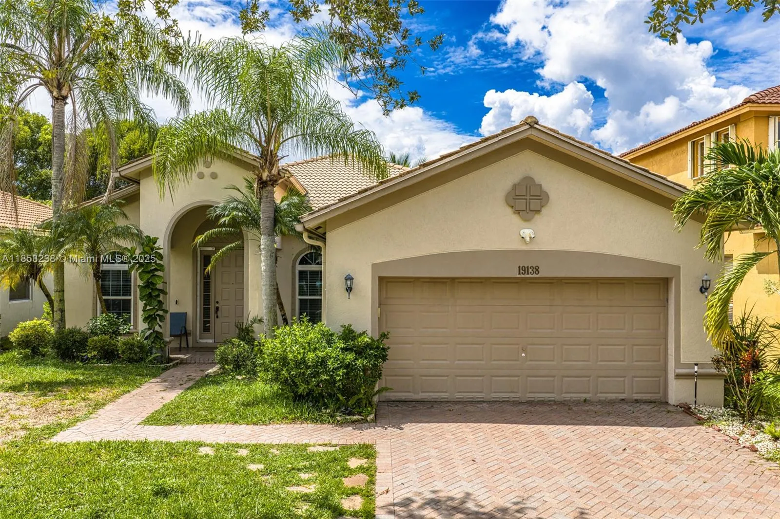 19138 Stonebrook St, Weston FL 33332