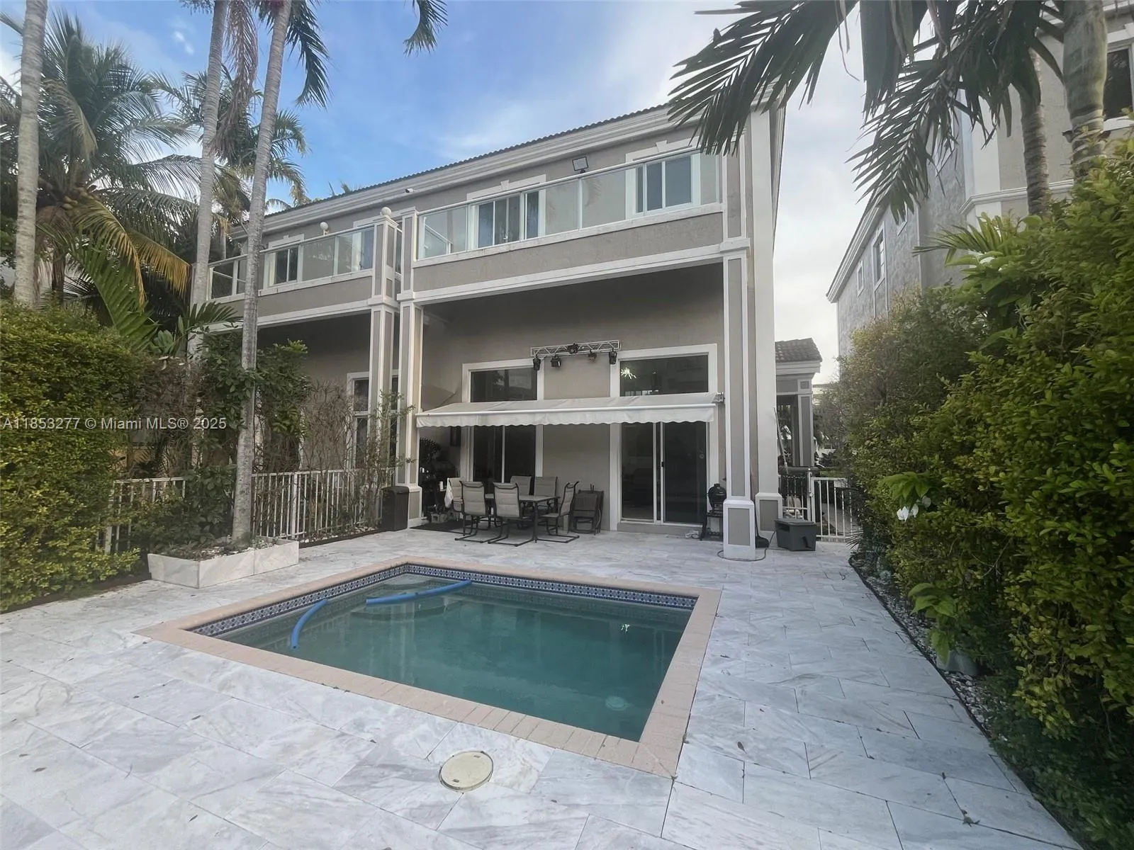 3 bedroom 3 bath for sale at 3915 NE 168th St # 3915, North Miami Beach FL 33160