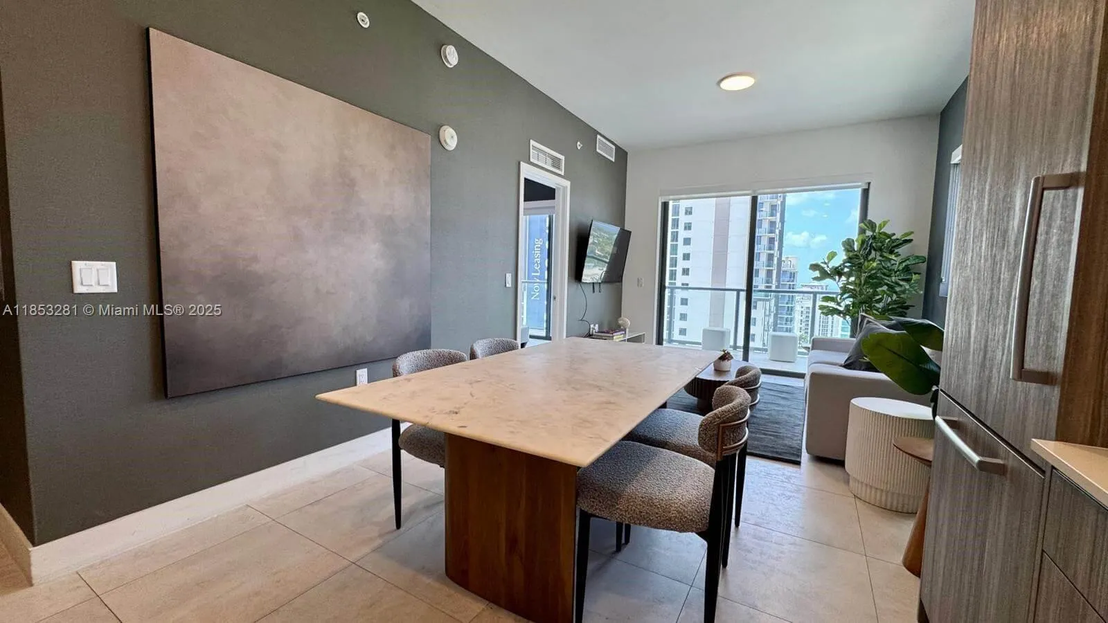 239 SW 9th St # 2101, Miami FL 33130