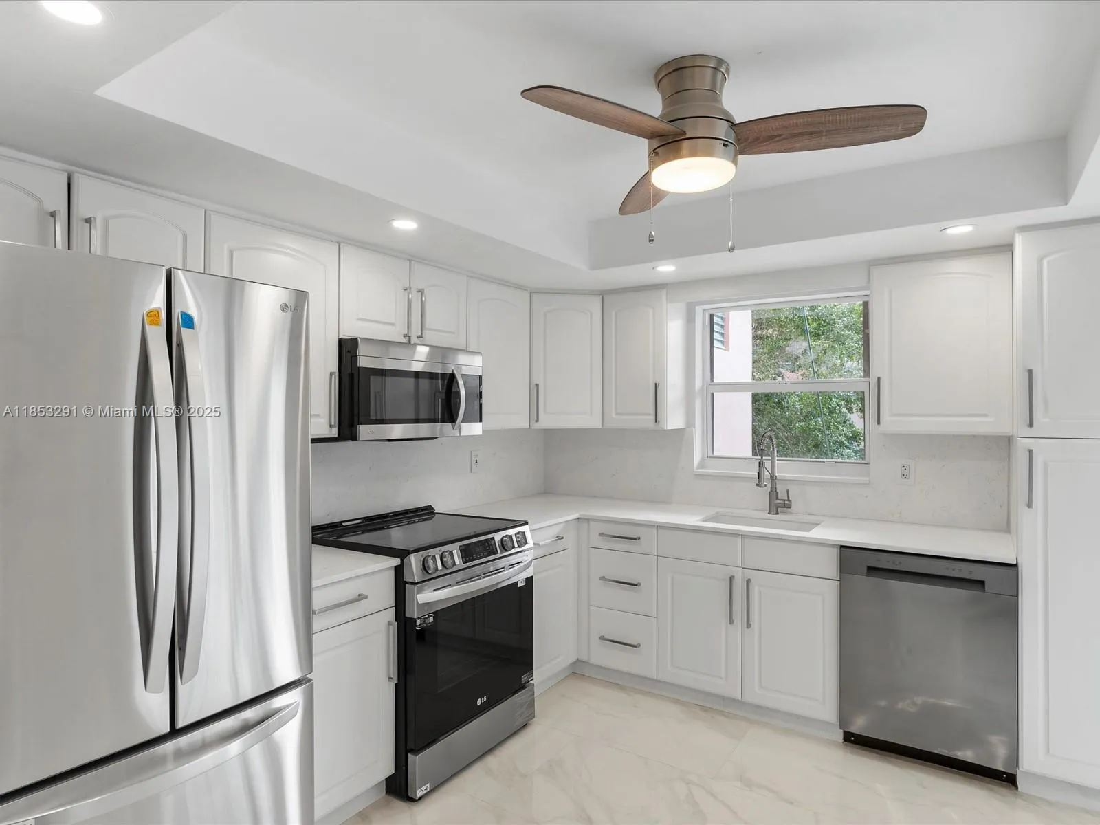 2 bedroom 2 bath for sale at 200 NE 12th Ave # 7C, Hallandale Beach FL 33009