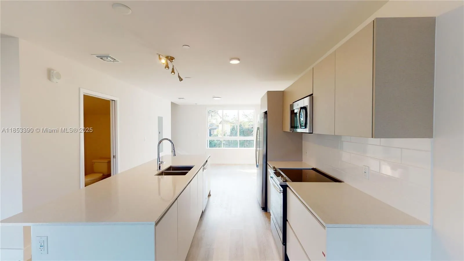 2555 NE 193rd St # 2224, Miami FL 33180