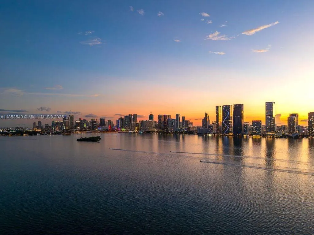 4 bedroom 5 bath for sale at 700 Ne 24th St # 4507, Miami FL 33137