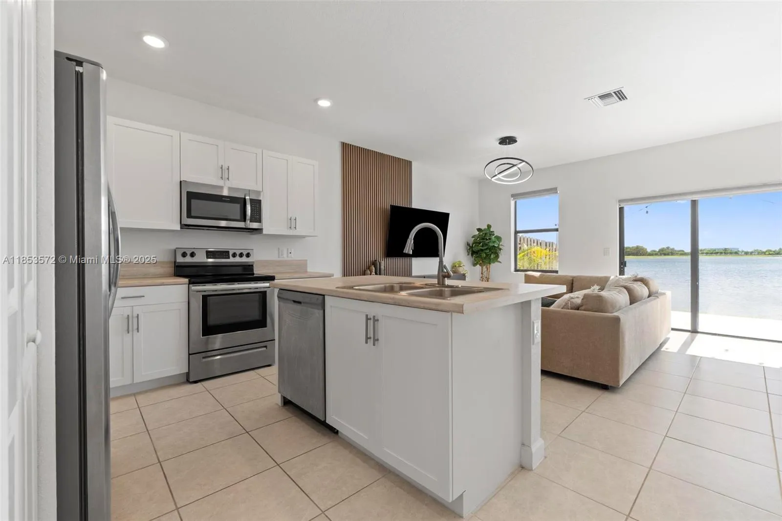20544 NE 5th Pl, Miami FL 33179