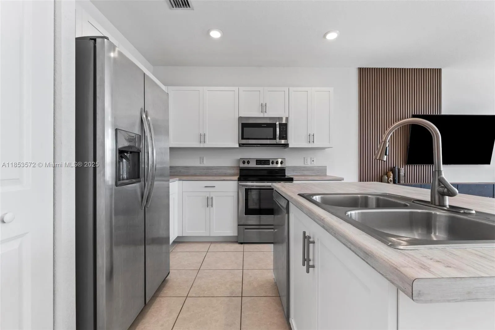 20544 NE 5th Pl, Miami FL 33179