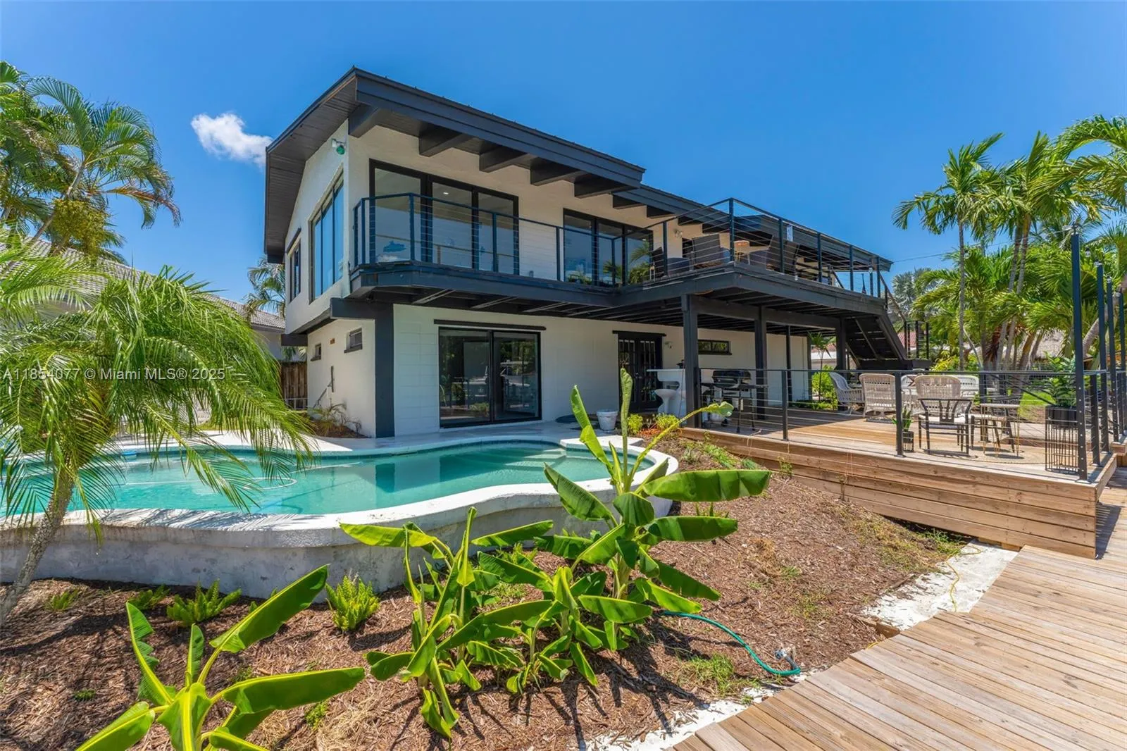 5 bedroom 4 bath for sale at 516 NE 6th Ave, Deerfield Beach FL 33441