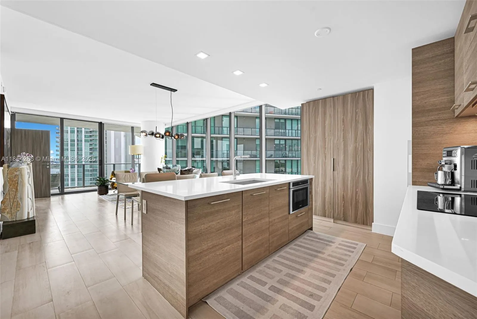 650 NE 32nd St # 2201, Miami FL 33137