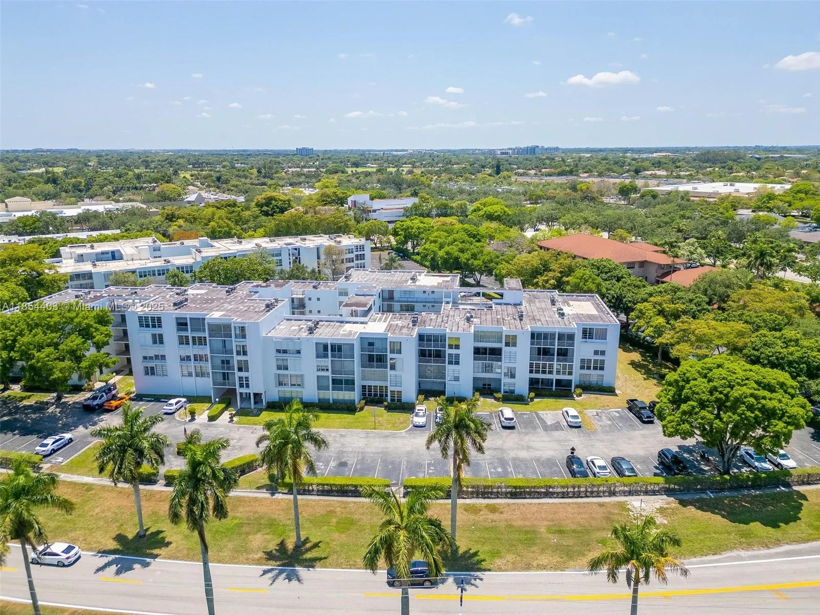 2 bedroom 1 bath for sale at 6923 Cypress Rd # A15, Plantation FL 33317