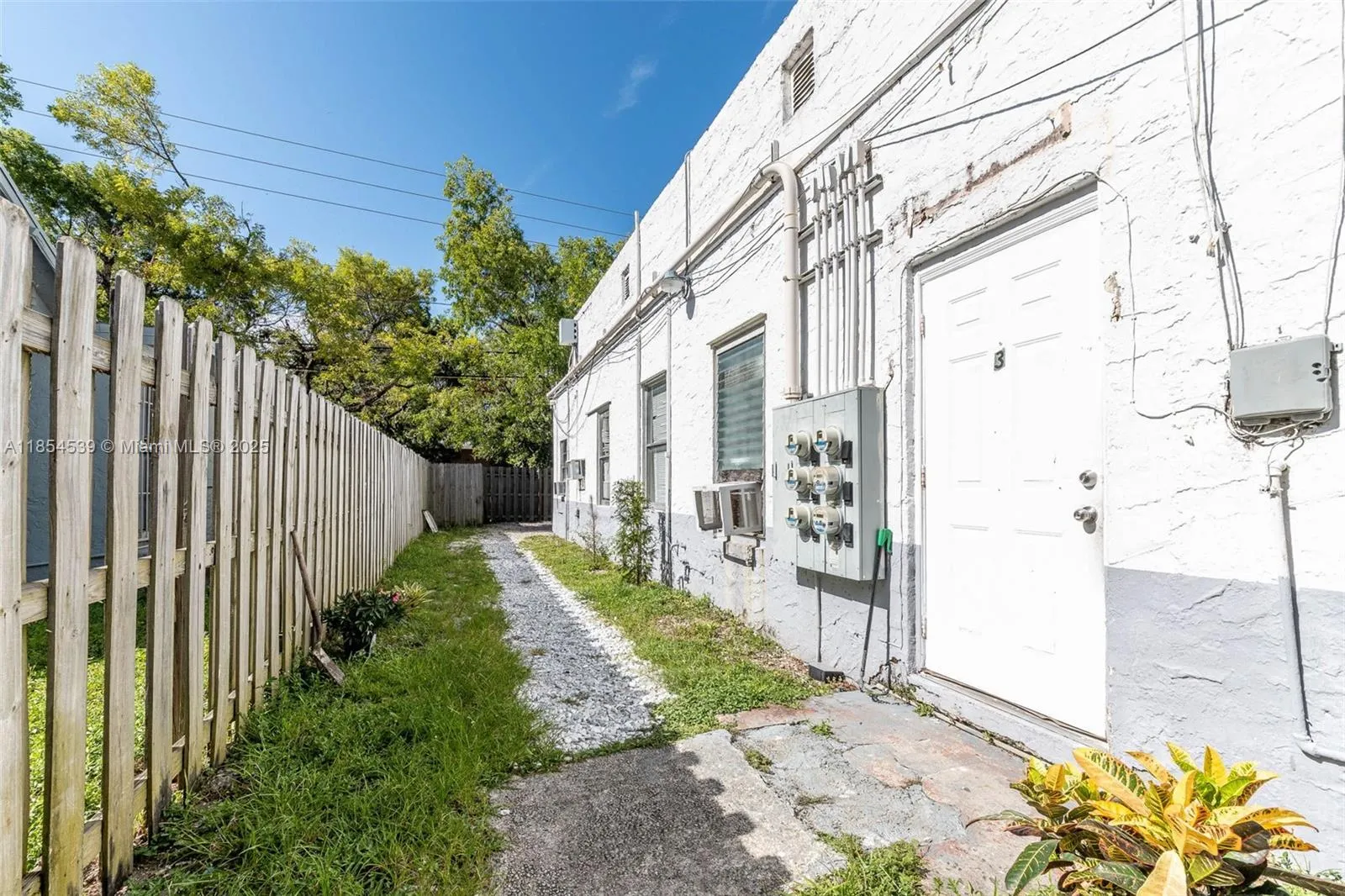 180 NW 59th St, Miami FL 33127