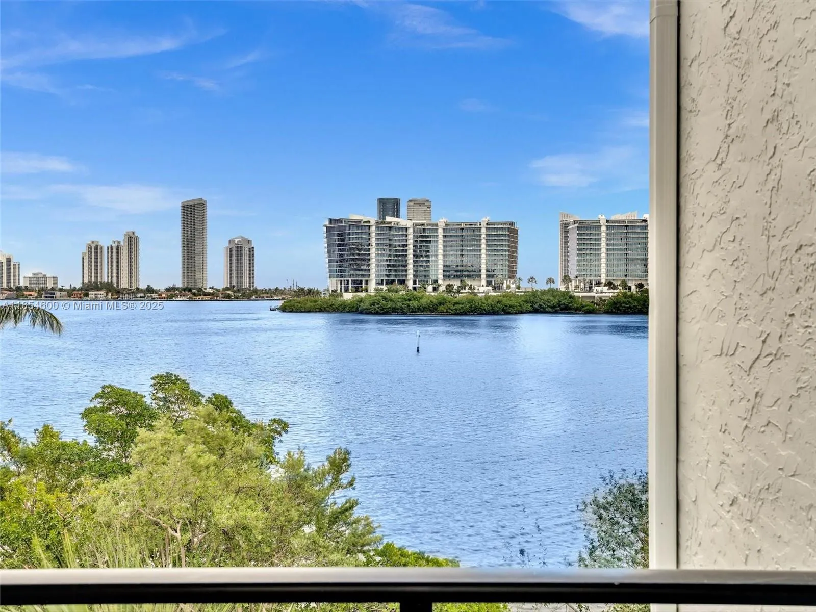 2 bedroom 2 bath for rent at 3255 NE 184th St # 12406, Aventura FL 33160