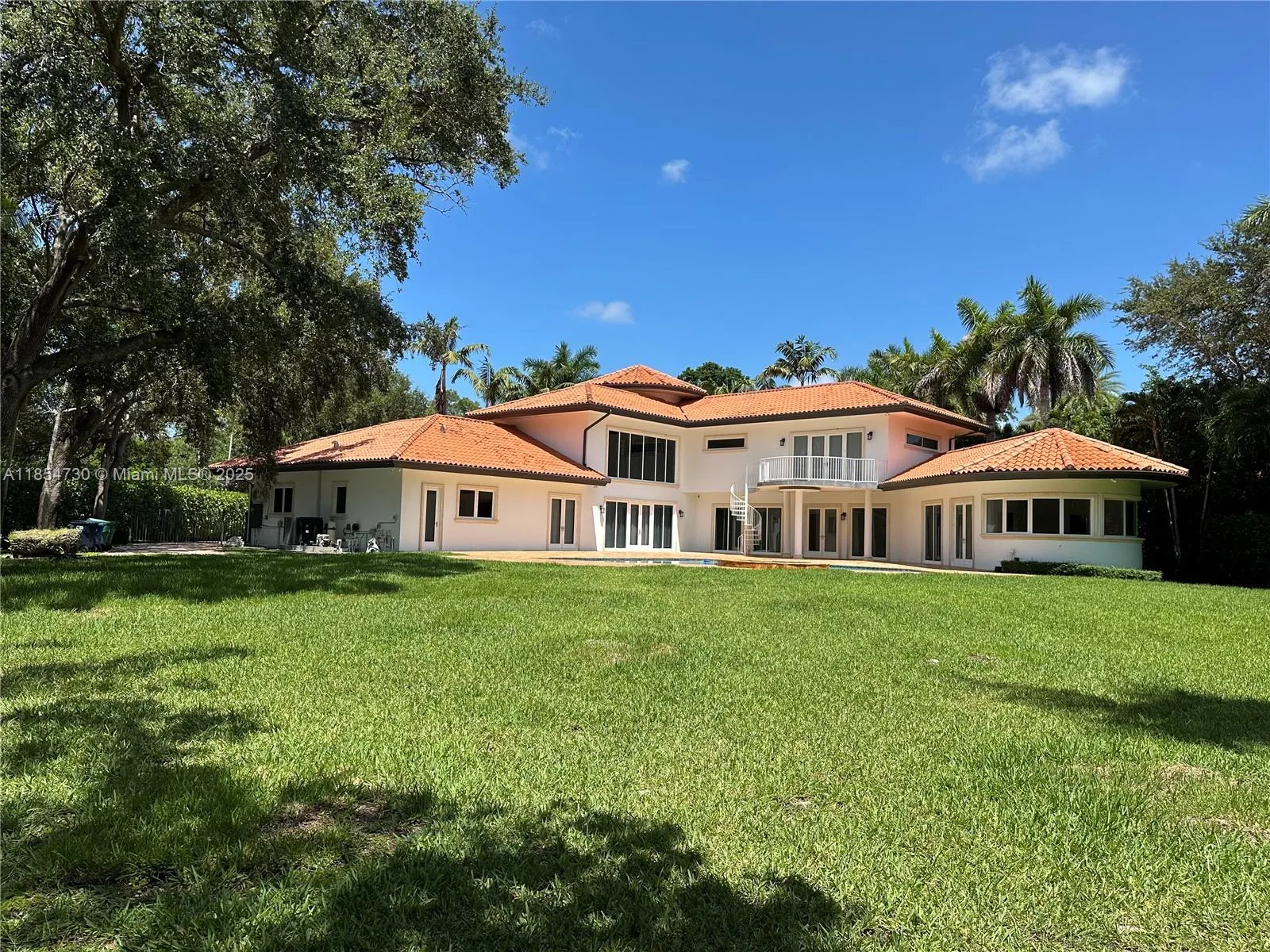 6 bedroom 4 bath for sale at 10600 SW 69th Ave, Pinecrest FL 33156