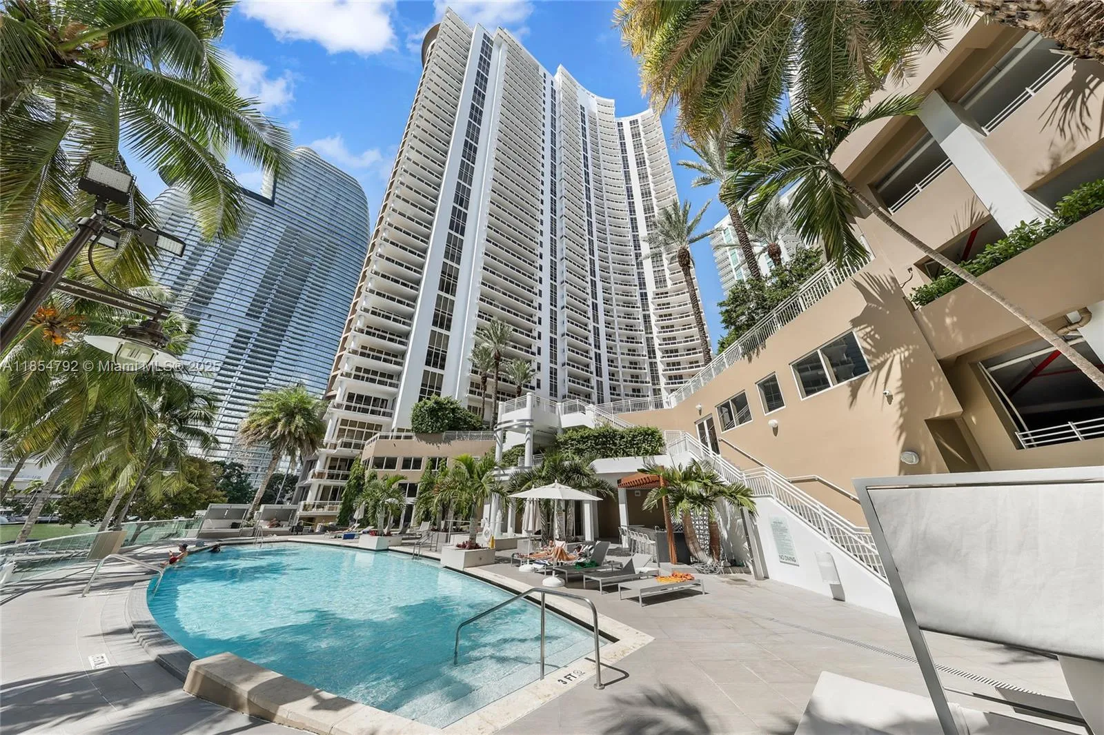 1 bedroom 1 bath for sale at 901 Brickell Key Blvd # 3002, Miami FL 33131