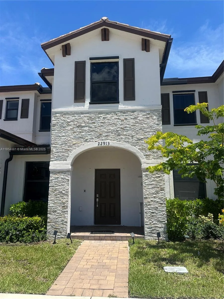 3 bedroom 2 bath for sale at 22913 SW 99th Ave, Cutler Bay FL 33190