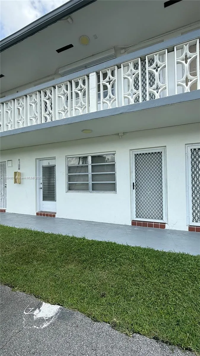 11 NE 204th St # 6, Miami Gardens FL 33179