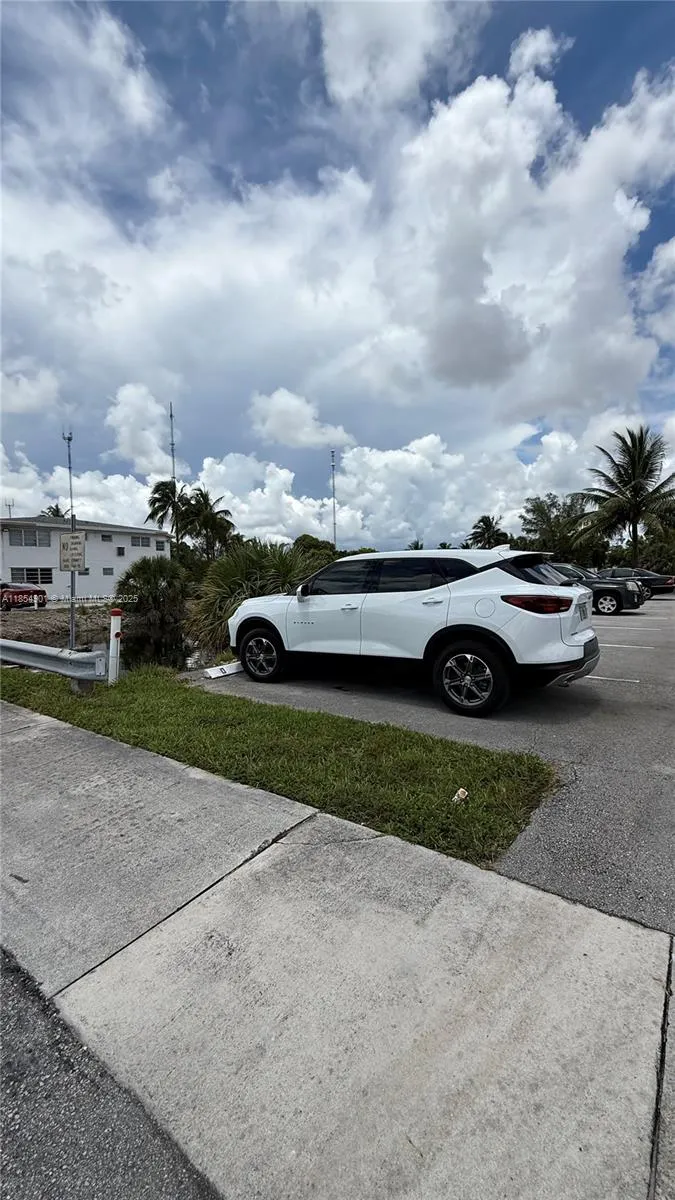 11 NE 204th St # 6, Miami Gardens FL 33179