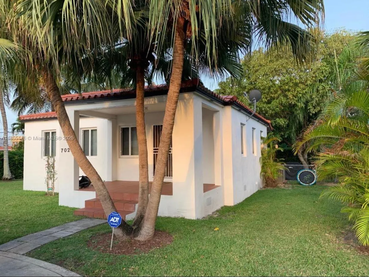 3 bedroom 1 bath for sale at 702 Boabadilla St, Coral Gables FL 33134