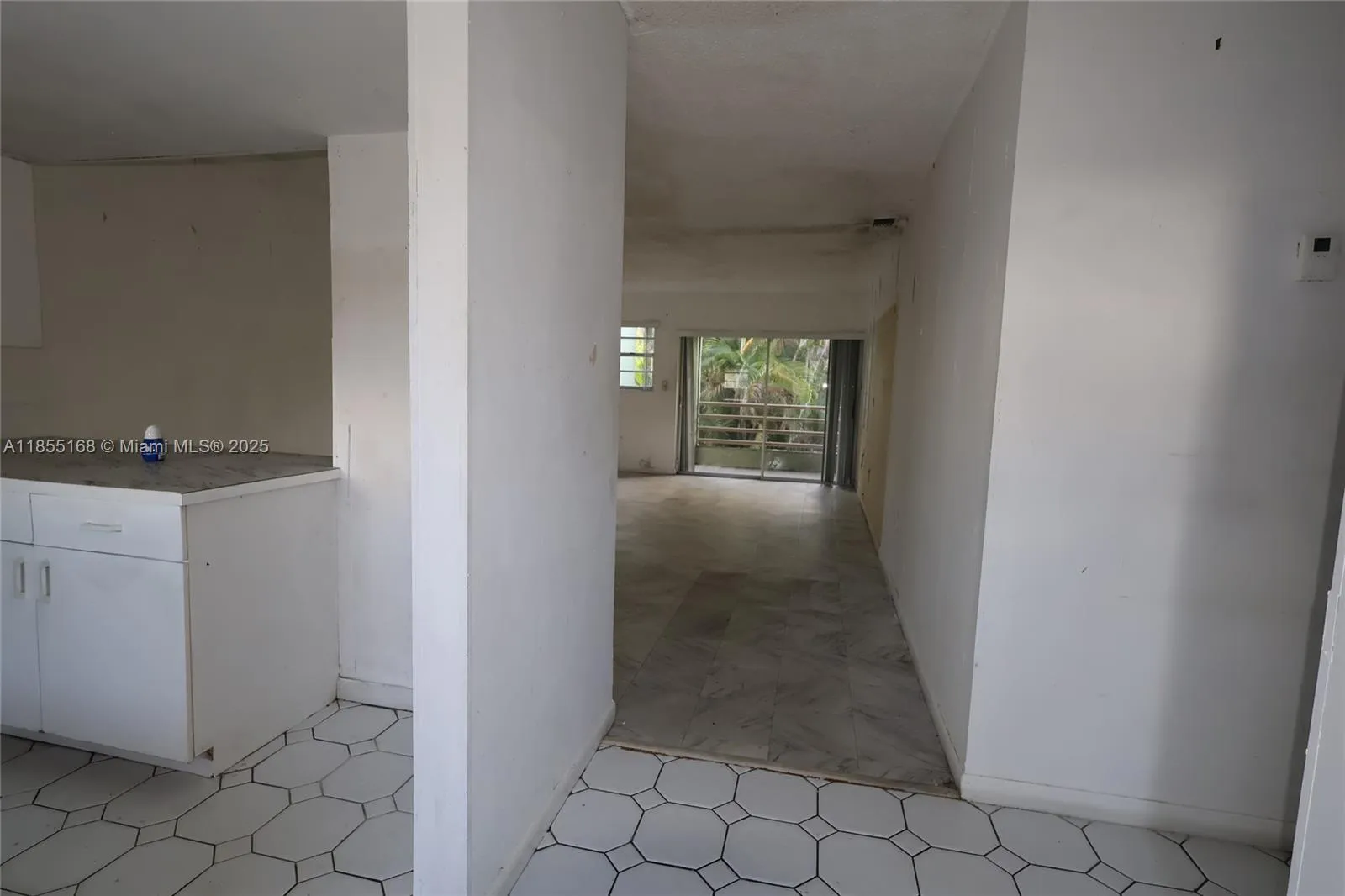 11081 NW 7th St # 203, Miami FL 33172