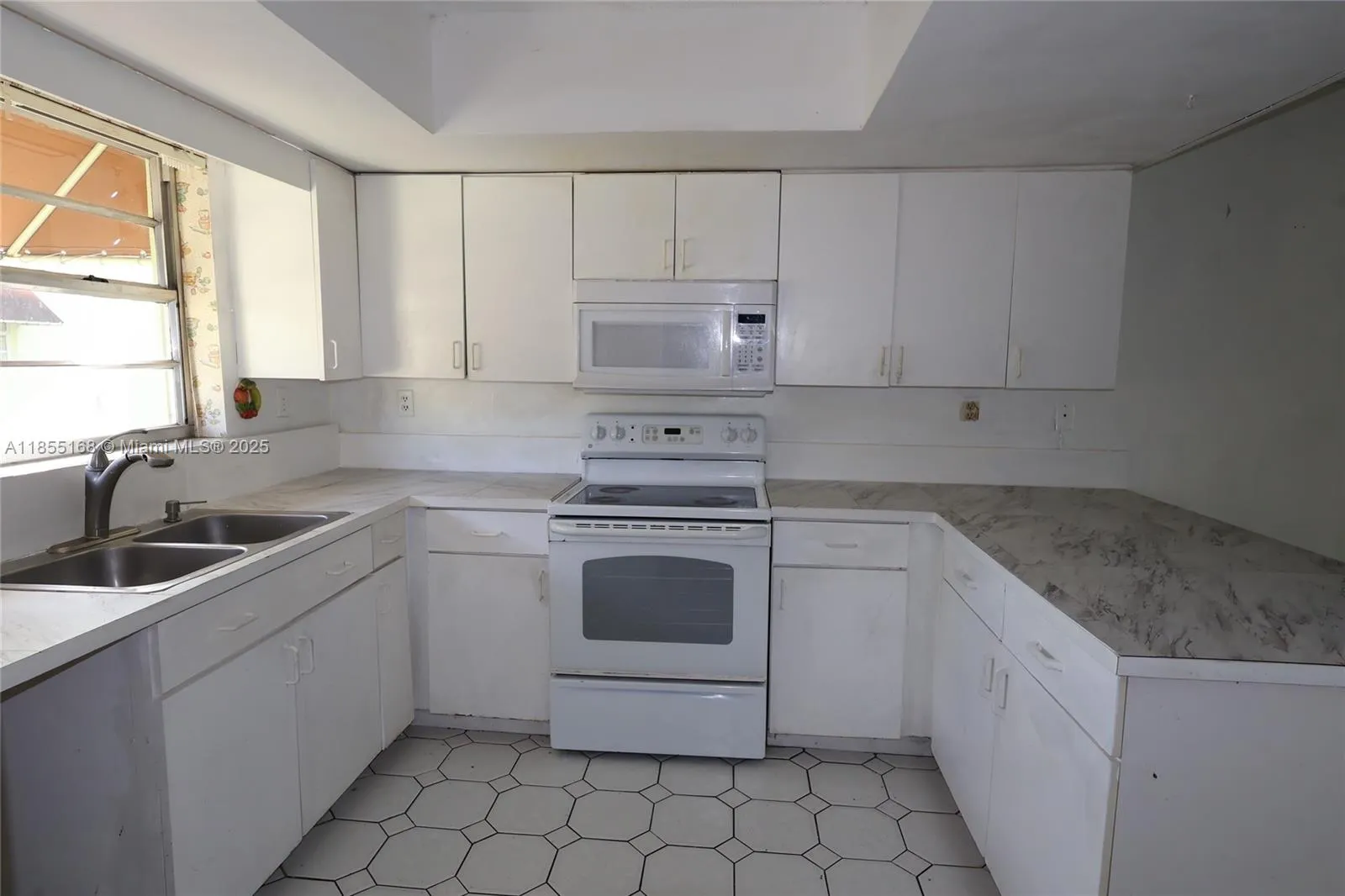 11081 NW 7th St # 203, Miami FL 33172