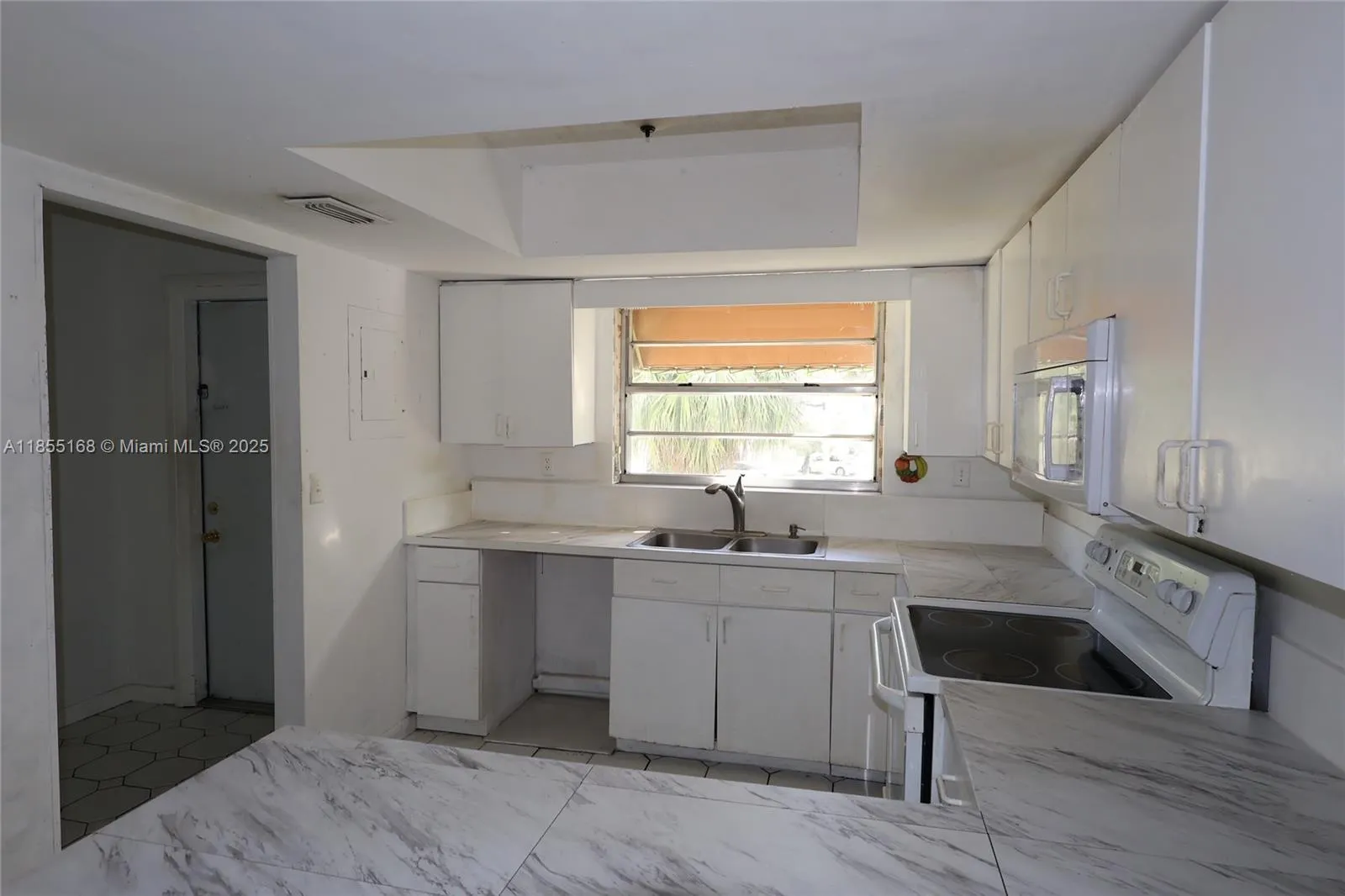 11081 NW 7th St # 203, Miami FL 33172