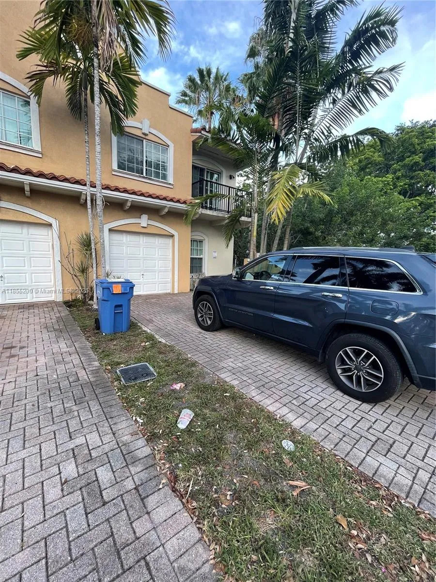 for sale at 3450 NW 17th Ter, Oakland Park FL 33309