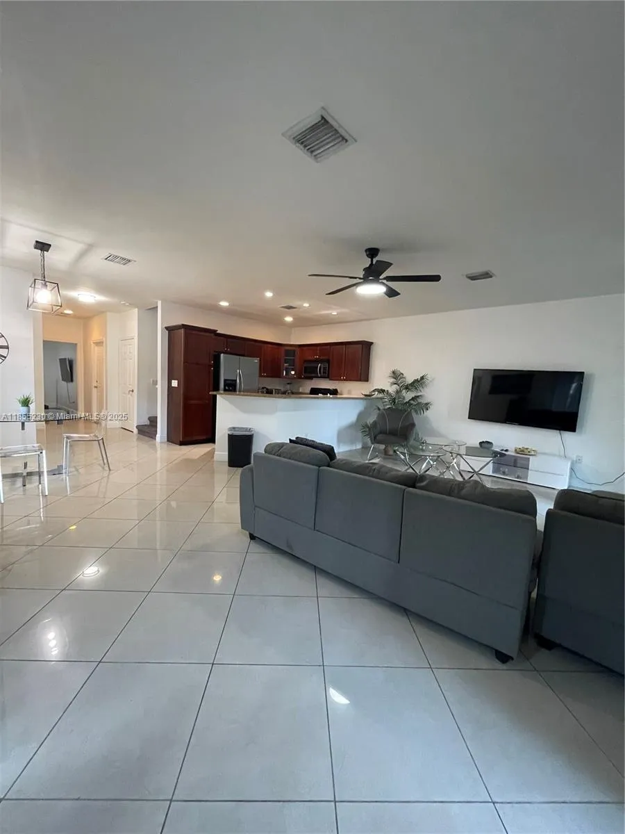 3450 NW 17th Ter, Oakland Park FL 33309
