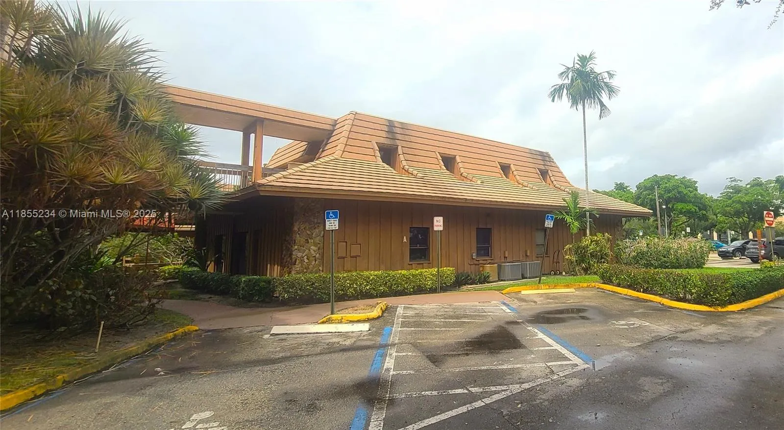 7800 W Oakland Park Blvd # 101, Sunrise FL 33351
