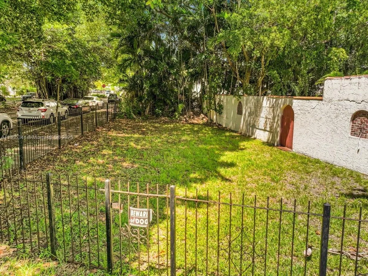 5900 NE 5th Ave, Miami FL 33137