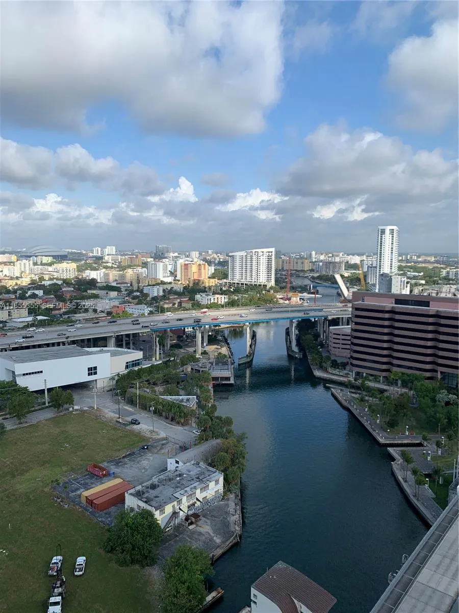 185 SW 7th St # 2202, Miami FL 33130
