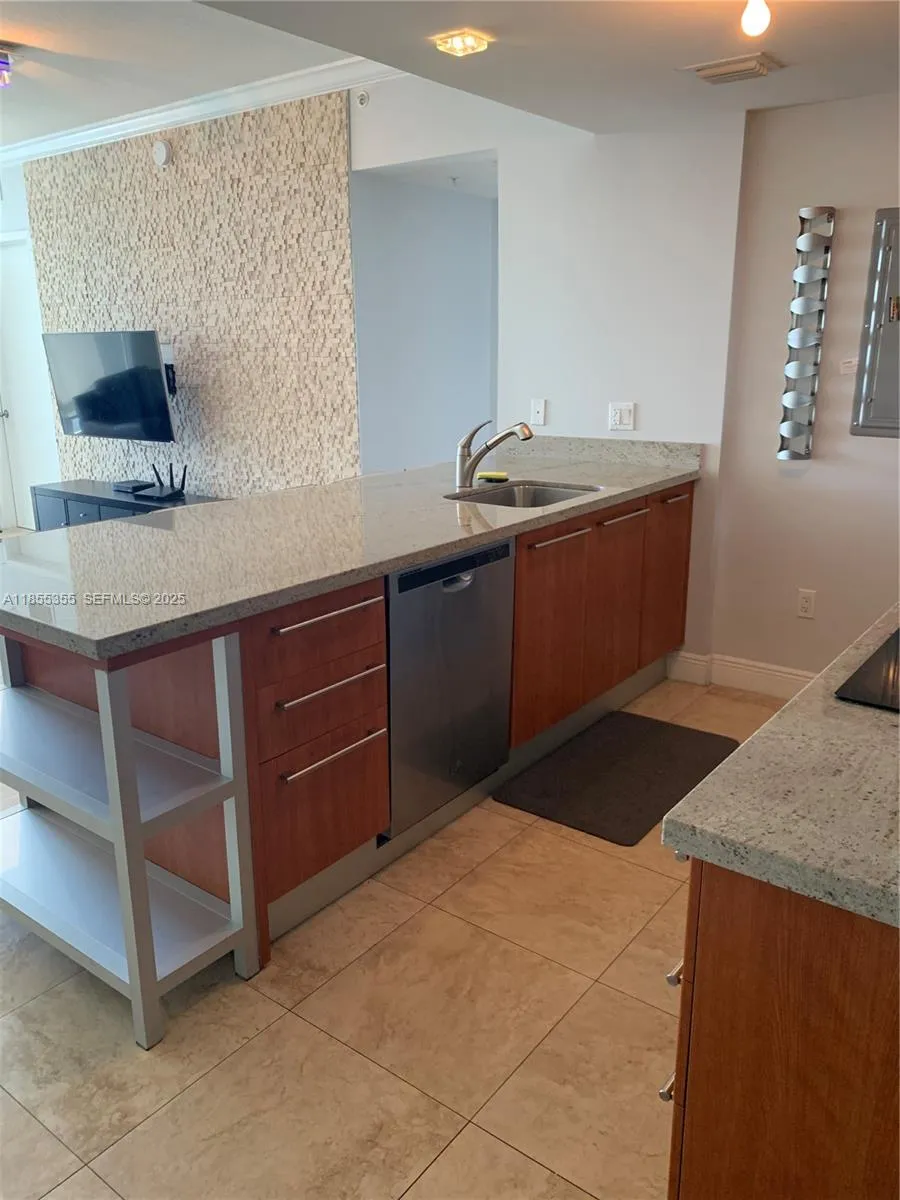 185 SW 7th St # 2202, Miami FL 33130