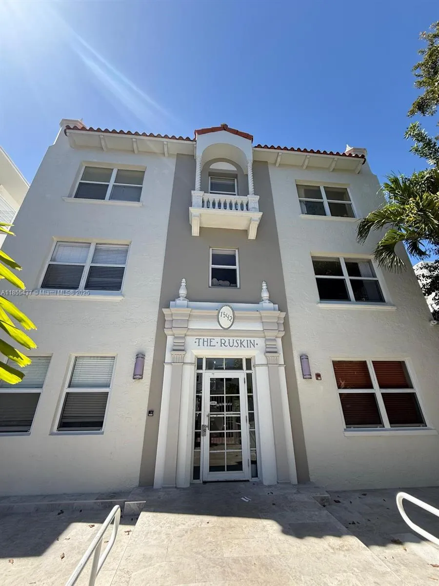 1 bedroom 1 bath for sale at 1542 Drexel Ave # 301, Miami Beach FL 33139