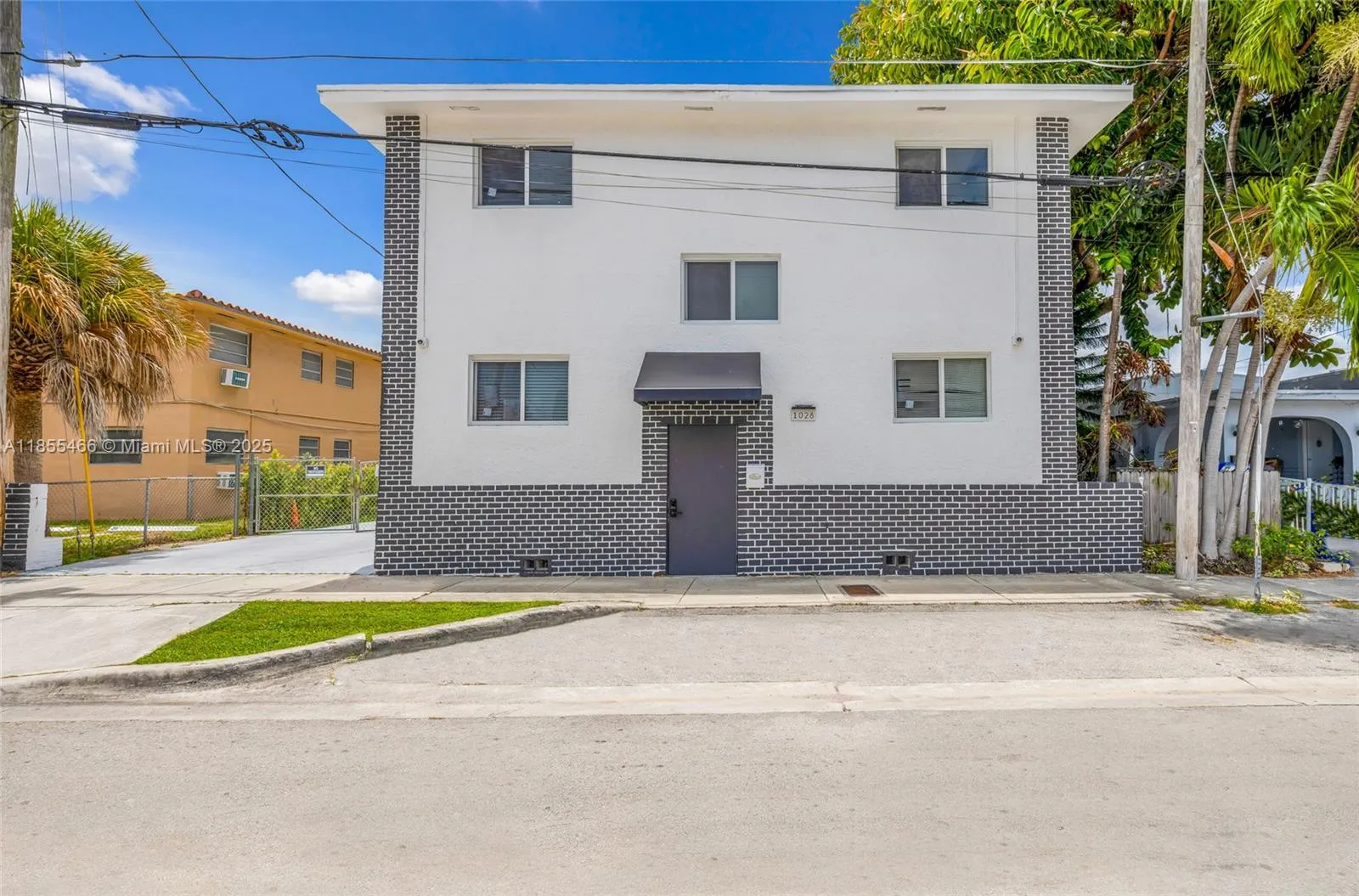 for sale at 1028 SW 9th Ave, Miami FL 33130