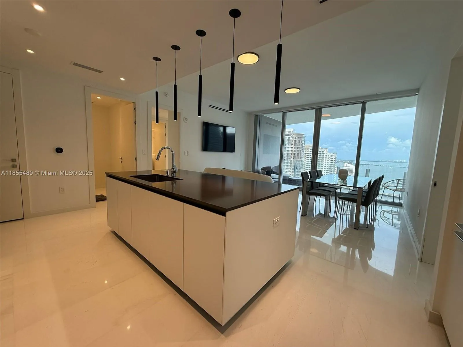 300 Biscayne Blvd Way # 2706, Miami FL 33131