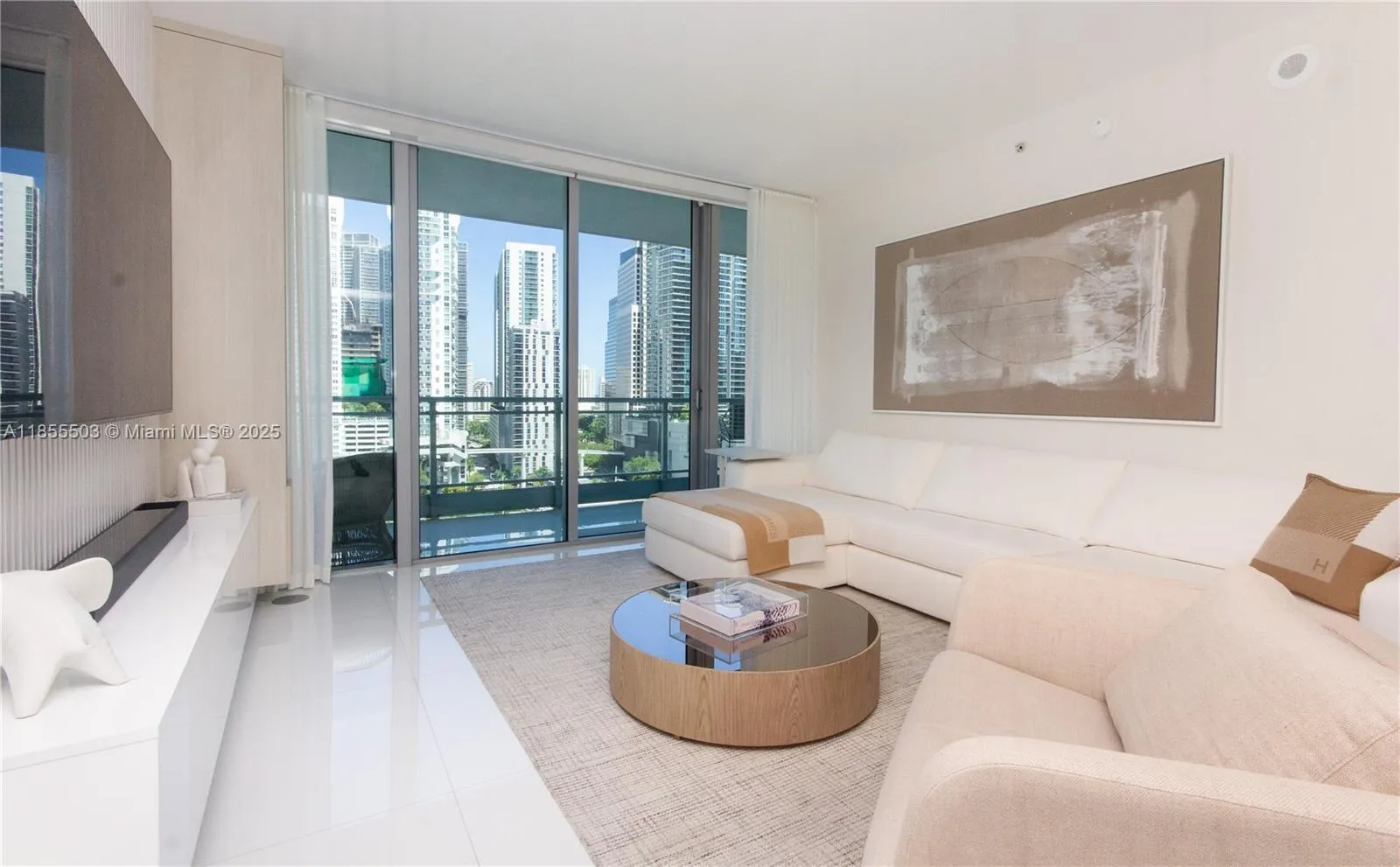 92 SW 3rd St # 1711, Miami FL 33130