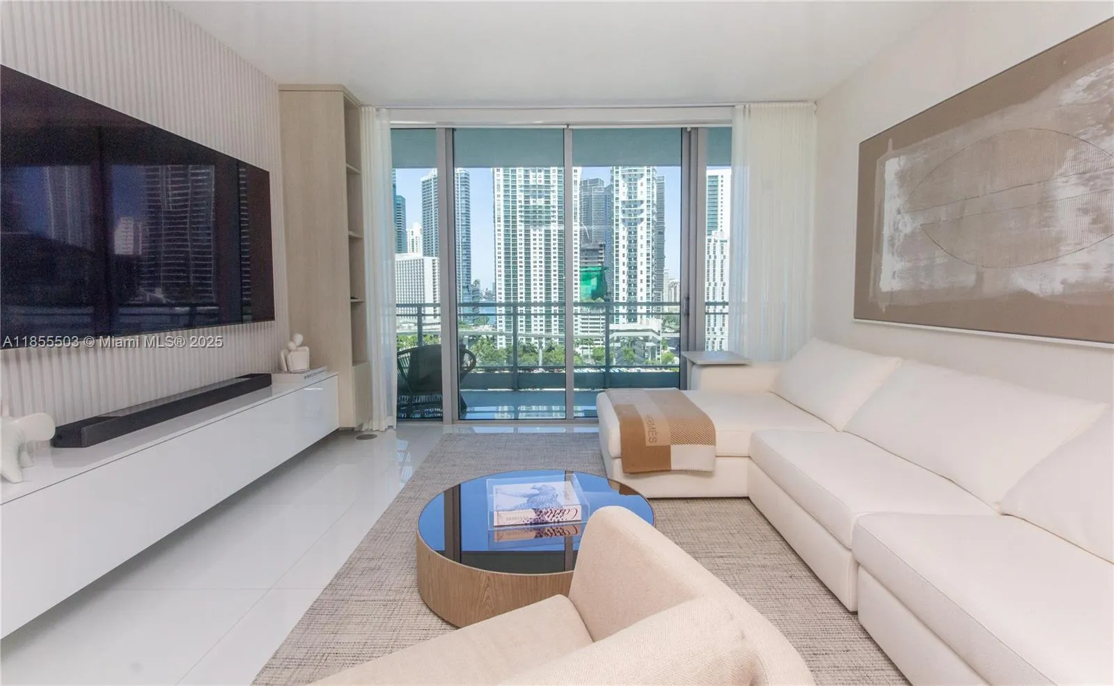 92 SW 3rd St # 1711, Miami FL 33130