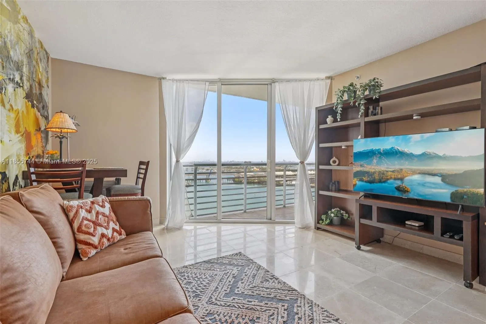 1 bedroom 1 bath for sale at 335 S Biscayne Blvd # 2810, Miami FL 33131