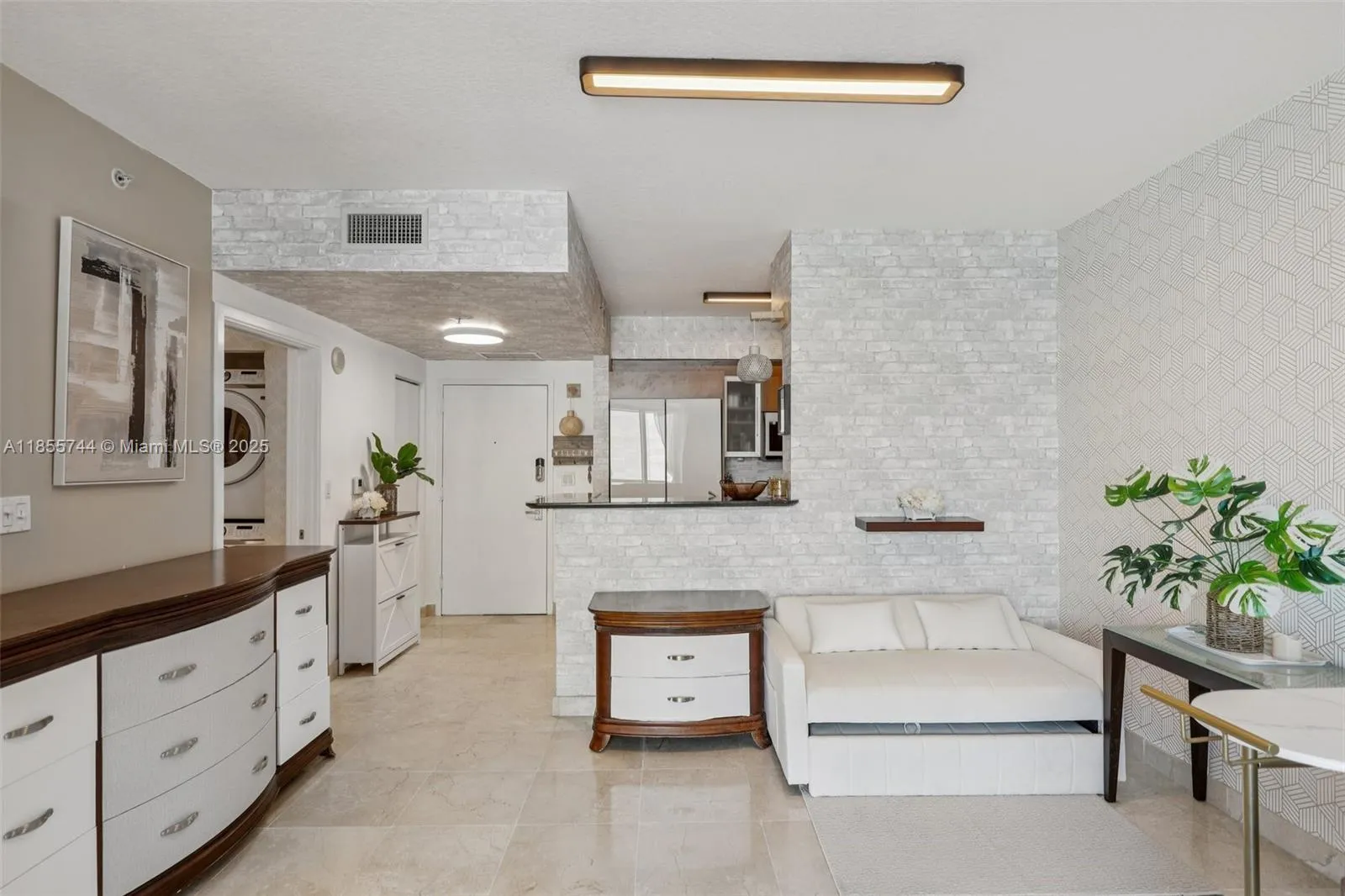 335 S Biscayne Blvd # 2810, Miami FL 33131