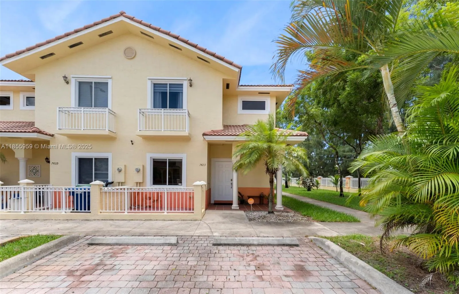 2 bedroom 2 bath for sale at 7423 NW 182nd St, Hialeah FL 33015