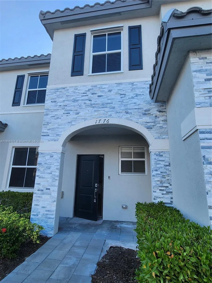 1776 SE 27th Rd, Homestead FL 33035