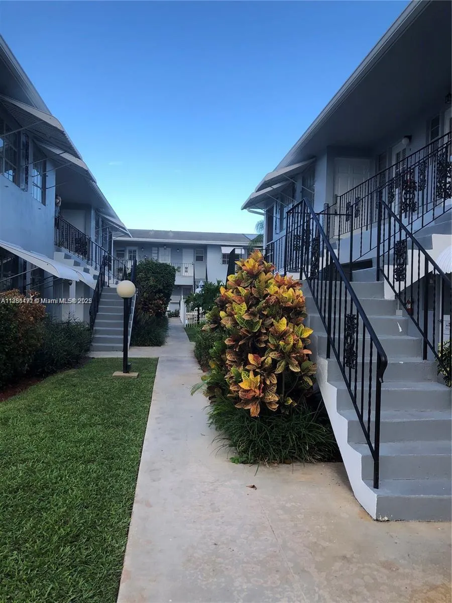 3720 Harrison St # 4, Hollywood FL 33021