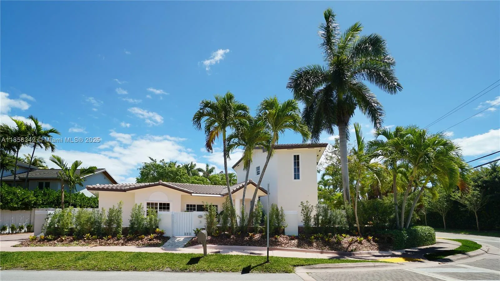 4 bedroom 3 bath for sale at 691 Ridgewood Rd, Key Biscayne FL 33149