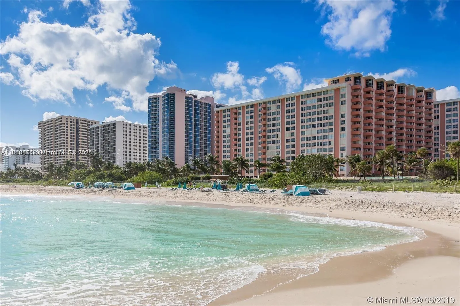 1 bedroom 1 bath for sale at 2899 Collins Ave # 1420, Miami Beach FL 33140