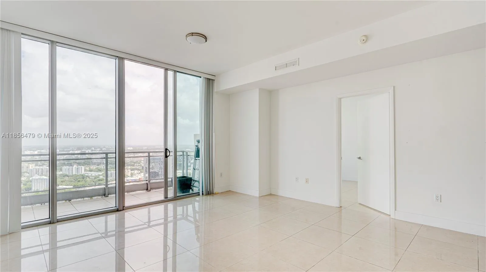 90 SW 3rd St # 10, Miami FL 33130