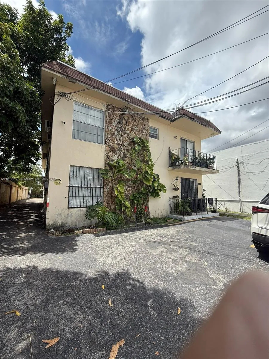 1520 SW 1st St, Miami FL 33135