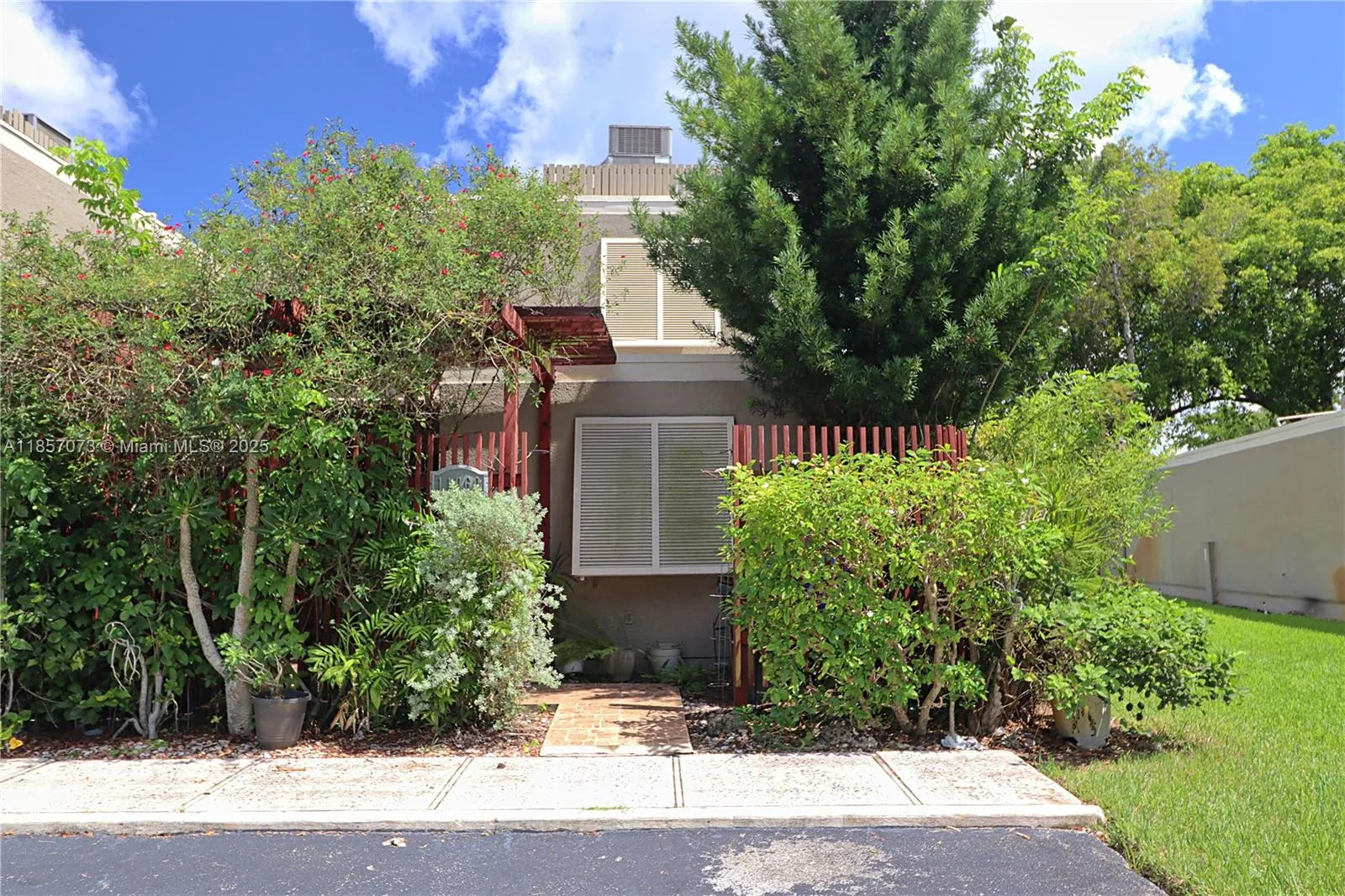 2 bedroom 2 bath for sale at 11060 N Lakeview Dr, Pembroke Pines FL 33026