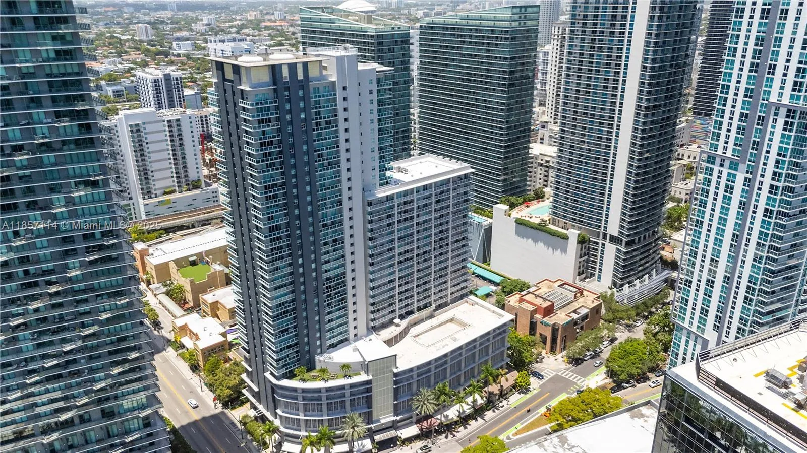 3 bedroom 2 bath for sale at 1250 S Miami Ave # 3506, Miami FL 33130