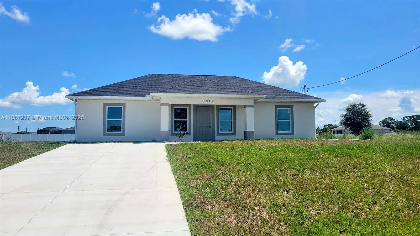 3 bedroom 2 bath Residential for sale at 9019 E Crow Cir, La Belle FL 33935